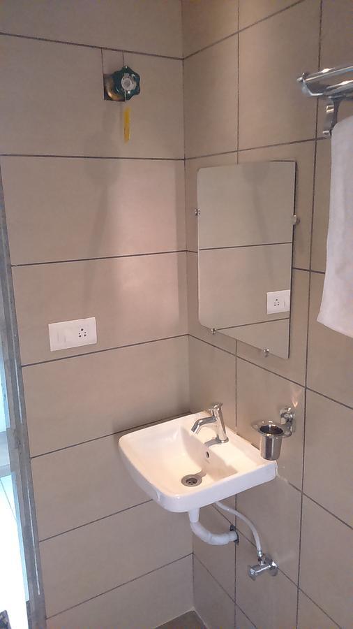 Hotel Apple Residency Pātan Esterno foto