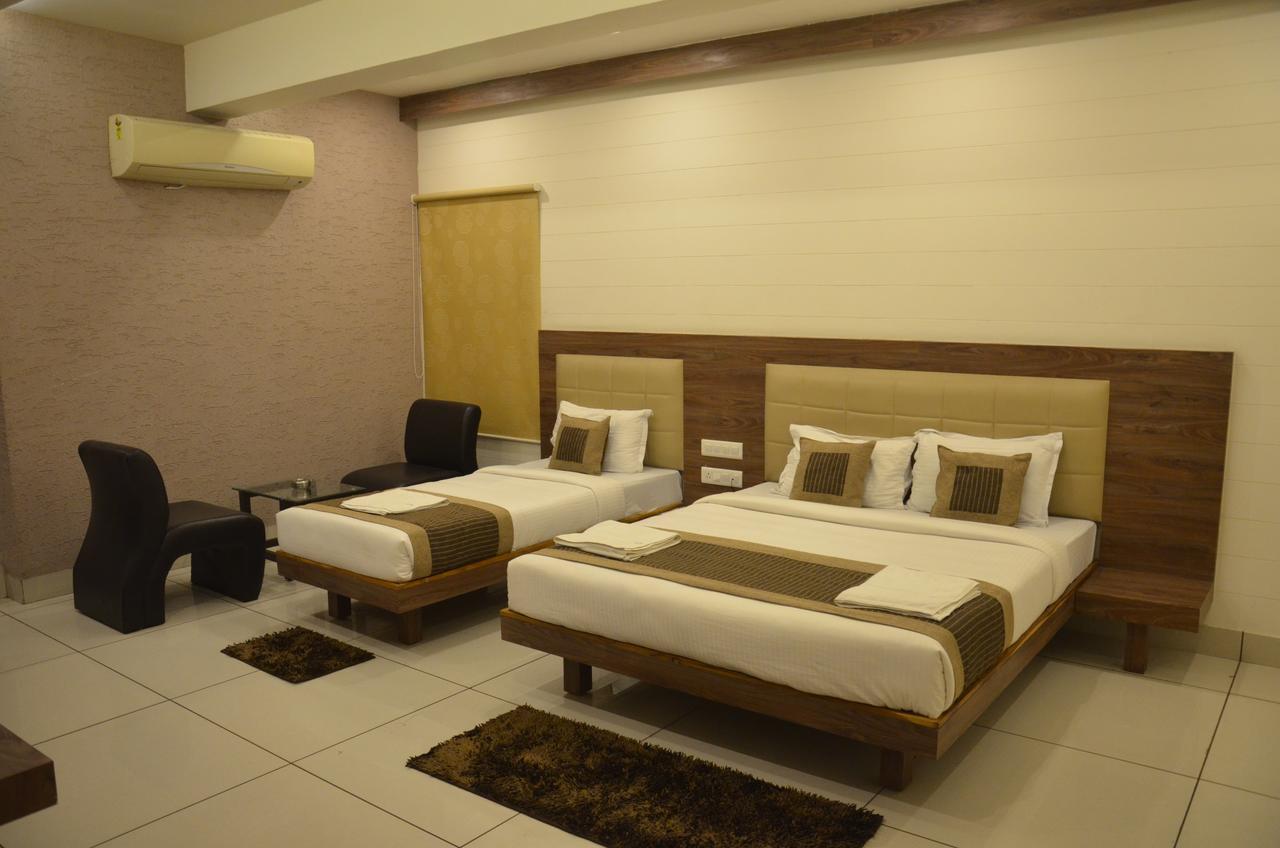 Hotel Apple Residency Pātan Esterno foto