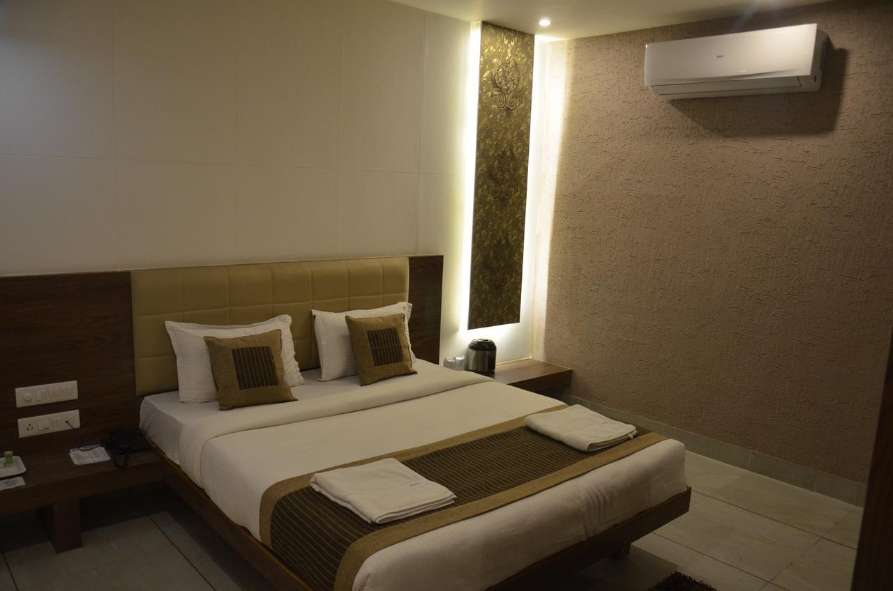 Hotel Apple Residency Pātan Esterno foto