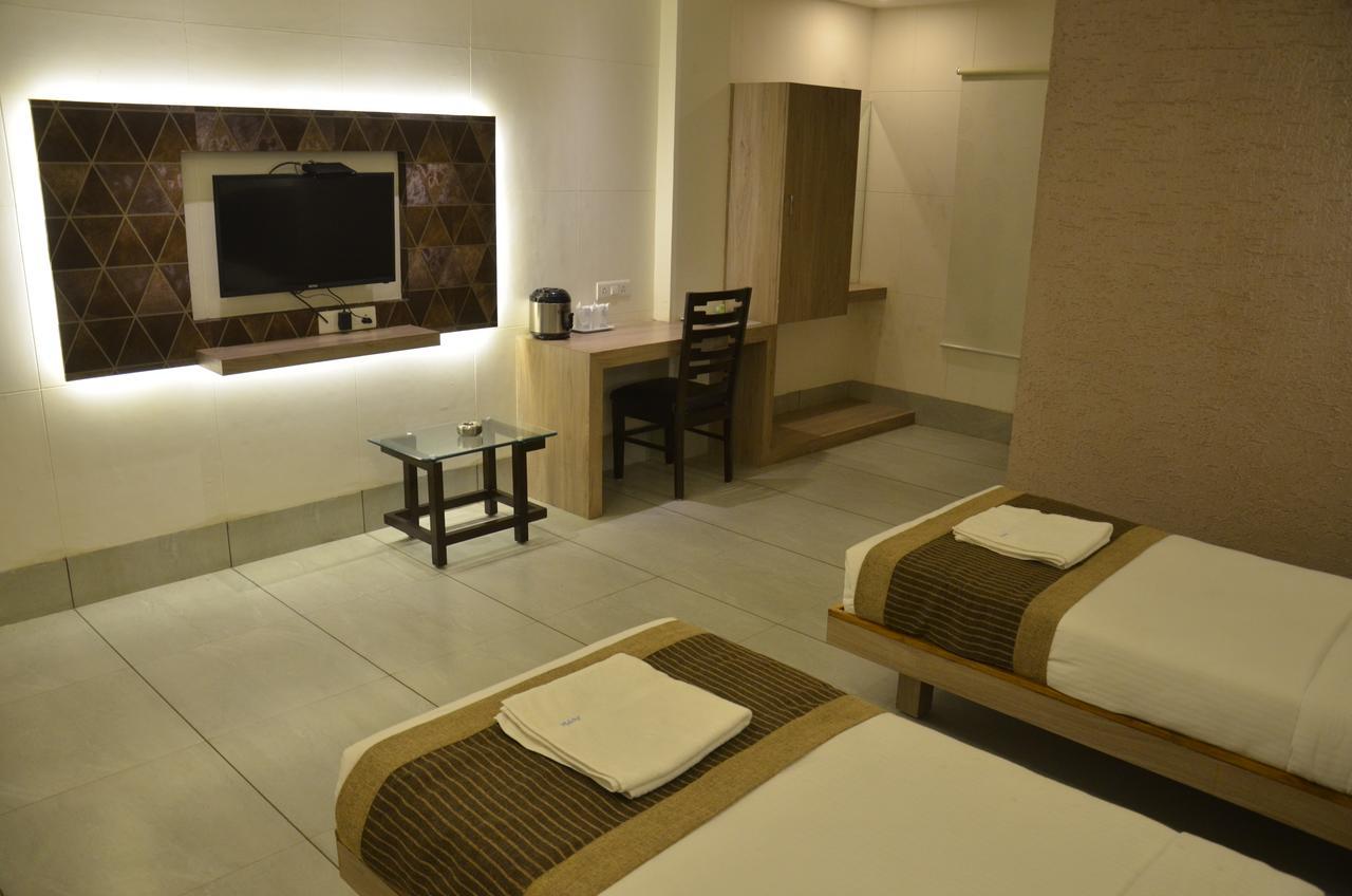 Hotel Apple Residency Pātan Esterno foto