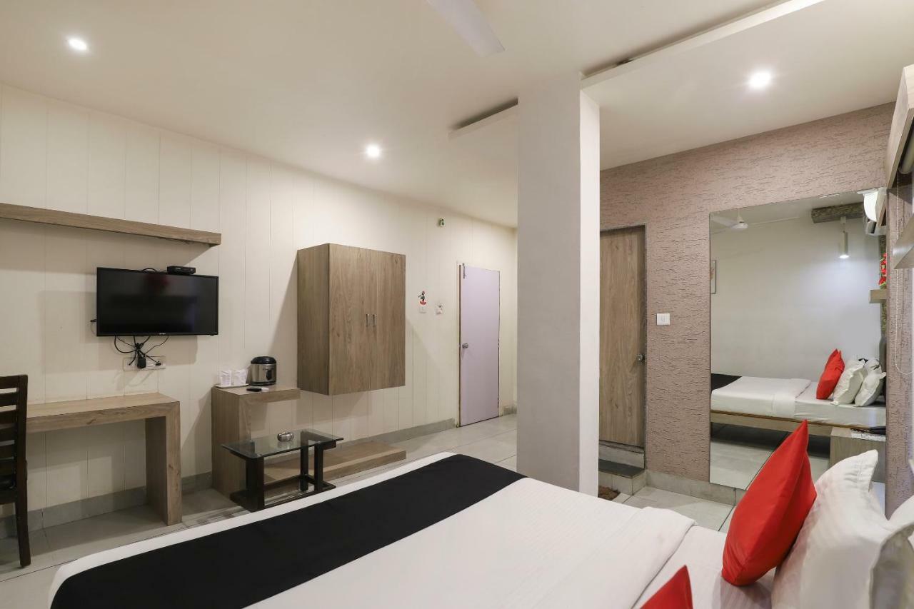 Hotel Apple Residency Pātan Esterno foto