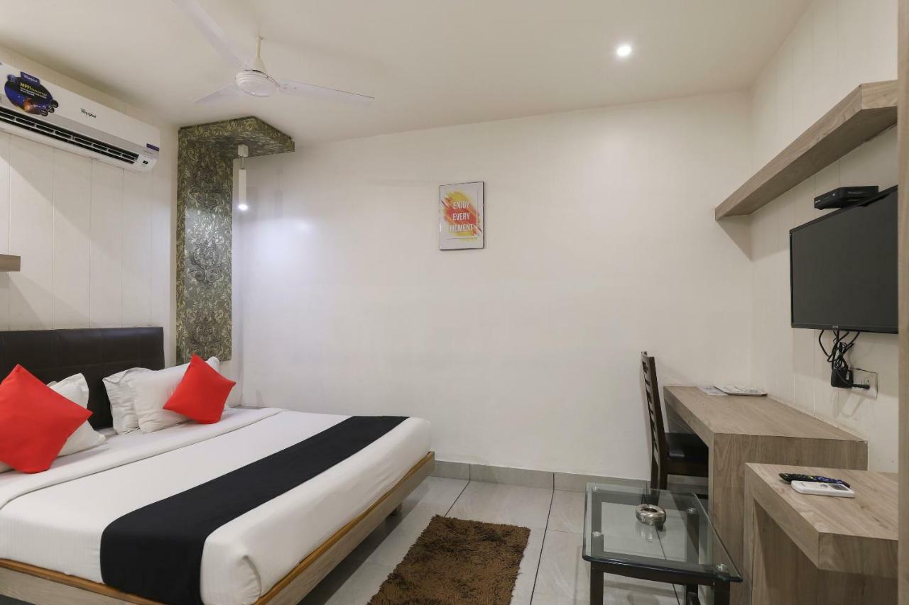Hotel Apple Residency Pātan Esterno foto